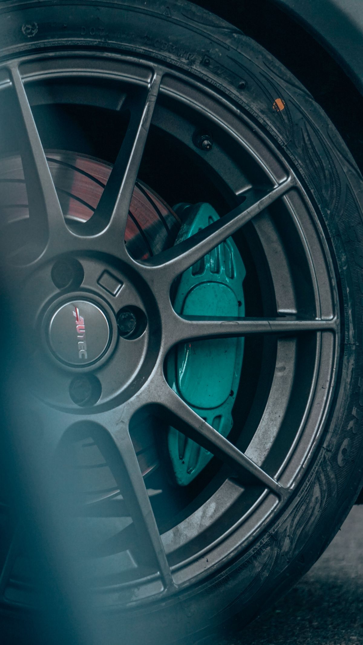 Alloy wheel with custom coloured brake caliper